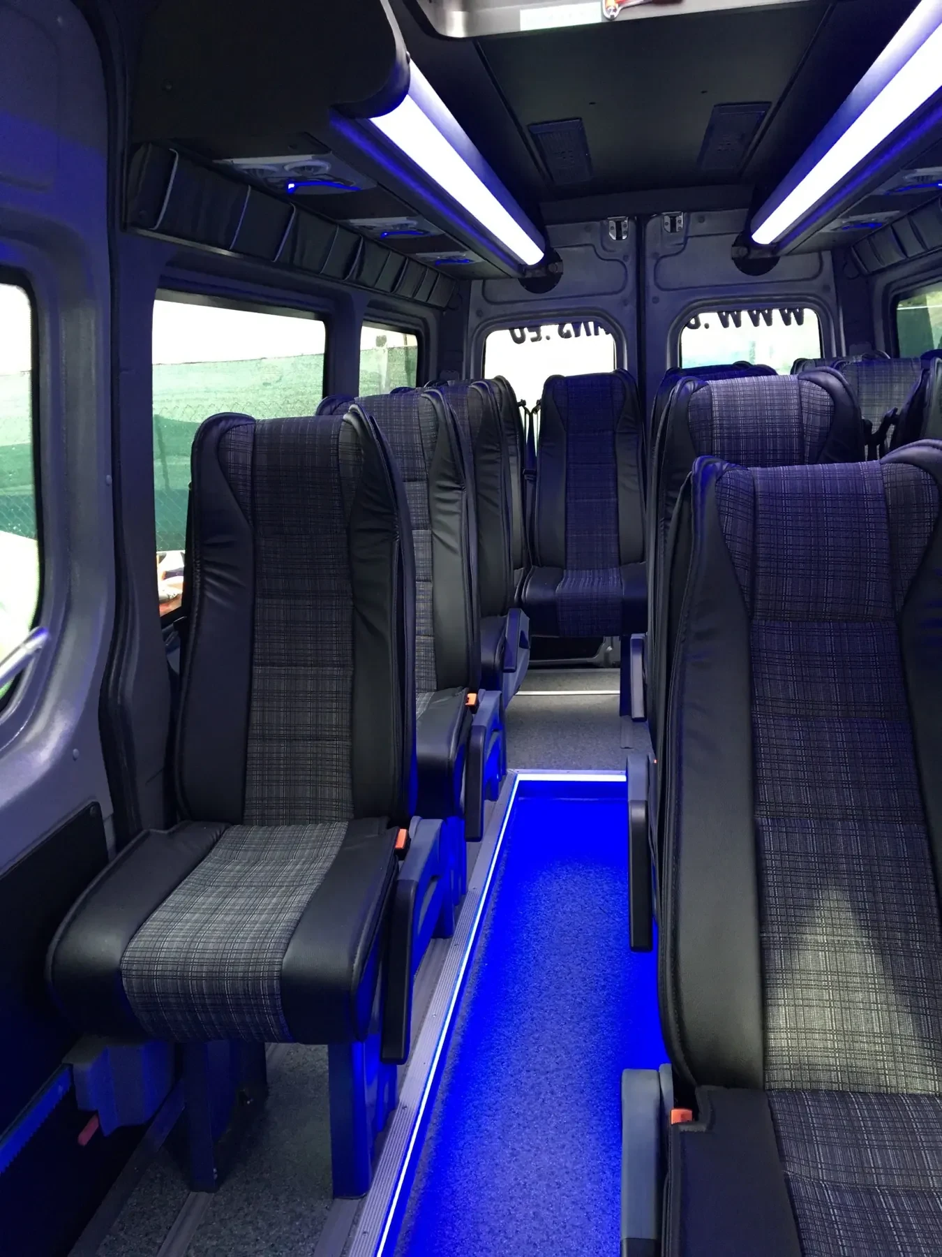 Mercedes Sprinter 14+1 / 15+1 VIP интерьер и галерея 2